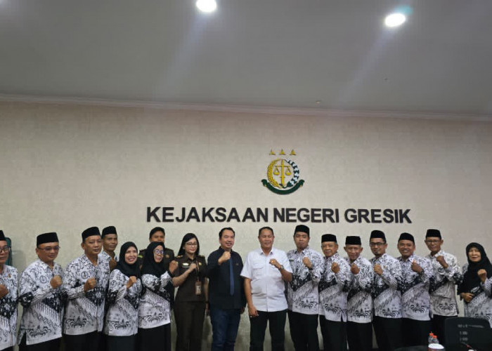 Beri Rasa Aman Tenaga Pendidik, Kejari Gresik Perkuat Sinergi Lindungi Guru Lewat Penyuluhan Hukum