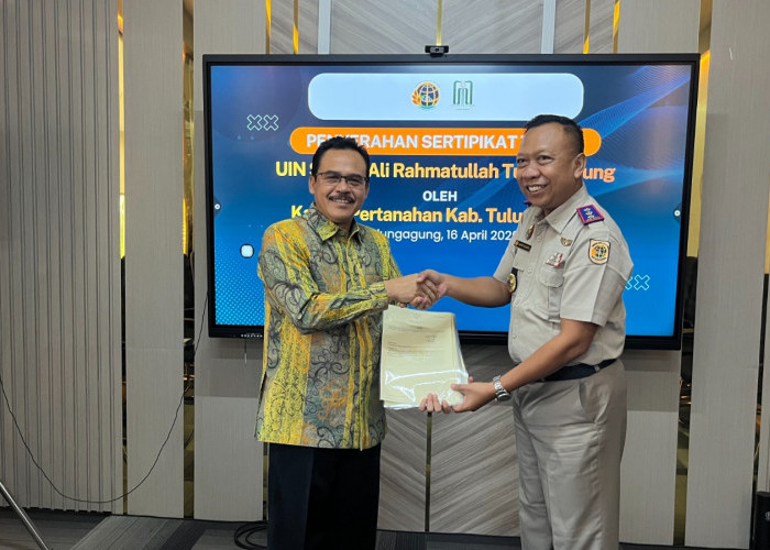 Perkuat Tertib Aset Kampus, Kantah ATR/BPN Tulungagung Serahkan 31 Sertipikat ke UIN Satu