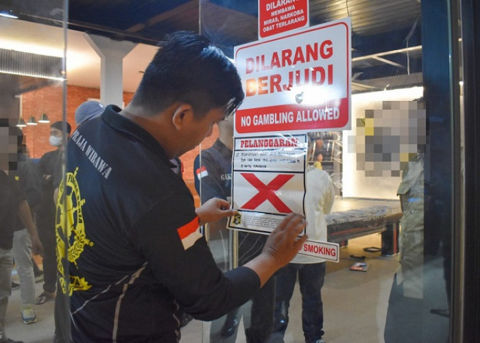 Satpol PP Surabaya Segel Dua Rumah Biliar dan Panti Pijat Bandel saat Ramadan