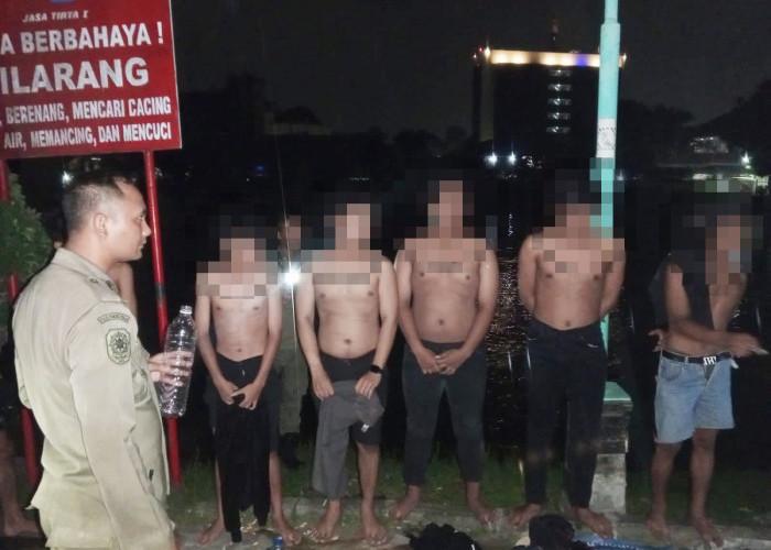 Satpol PP Surabaya Perang Lawan Miras, 12 Remaja Diciduk saat Pesta di Taman Jagir