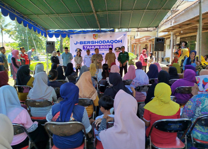 Bupati Hendy Tak Kenal Hari Libur, Blusukan di Desa Jelbuk untuk Kampanye Kesehatan Gratis dan J Shodaqoh