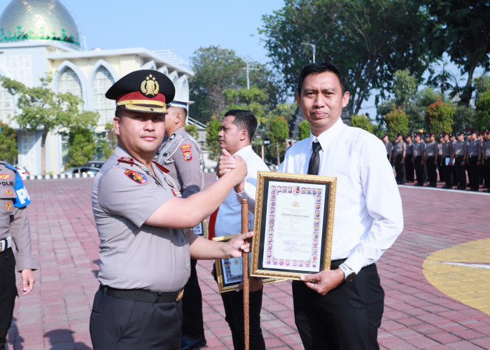 Lima Personel Polres Gresik Raih Penghargaan atas Prestasi Pelayanan Prima Tingkat Nasional