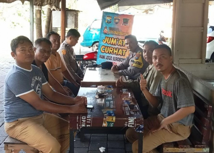 Polsek Sukomanunggal Gelar Jumat Curhat di Warkop Donowati, Serap Aspirasi dan Sosialisasikan Layanan 110