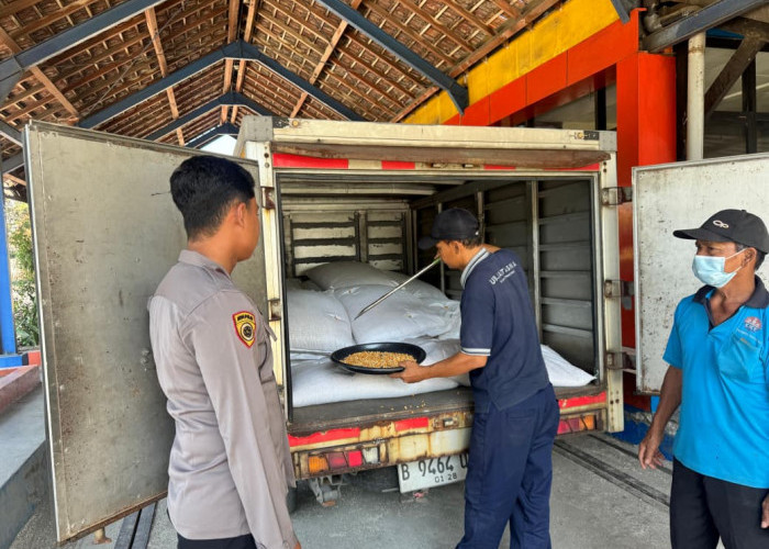 Dukung Ketahanan Pangan, Polres Pelabuhan Tanjung Perak Distribusikan 1 Ton Jagung Hasil Tani ke Bulog
