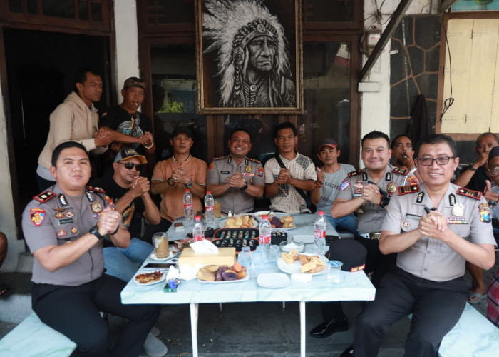   Cangkruk Bareng Pedagang Blok M, Kapolres Jember Serap Aspirasi