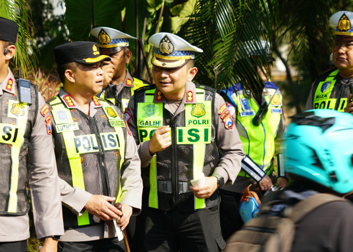 Tumbuhkan Budaya Tertib Berkendara, Satlantas Polrestabes Surabaya Kanalisasi Motor di Jalan Darmo