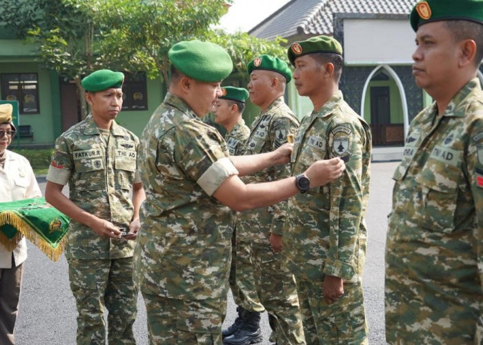 Kenaikan Pangkat 74 Personel Kodim Bojonegoro, Dandim: Semakin Tinggi Pangkat Tanggung Jawab Makin Berat