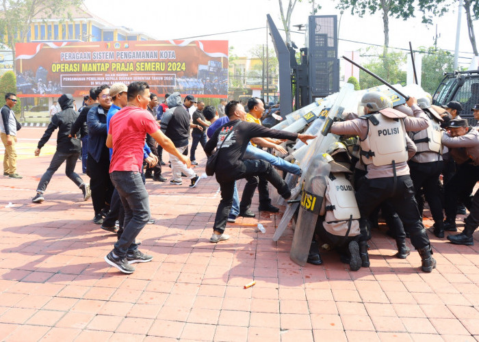 Jelang Pilkada Serentak, Polres Gresik Gelar Peragaan Sistem Pengamanan Kota