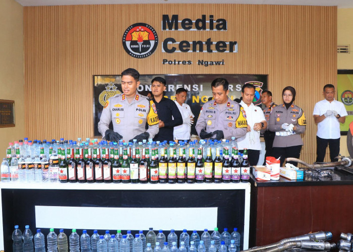 Jelang Tahun Baru, Polres Ngawi Musnahkan Barang Bukti Miras dan Knalpot Brong
