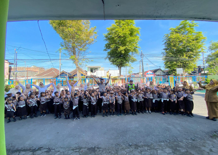 Tanamkan Disiplin Sejak Dini, Satlantas Polres Lumajang Edukasi Siswa TK Bhayangkari 23