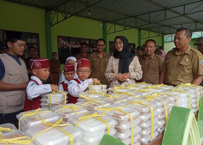 Pembagian Paket Makanan Bergizi Gratis di Tulungagung Dimulai