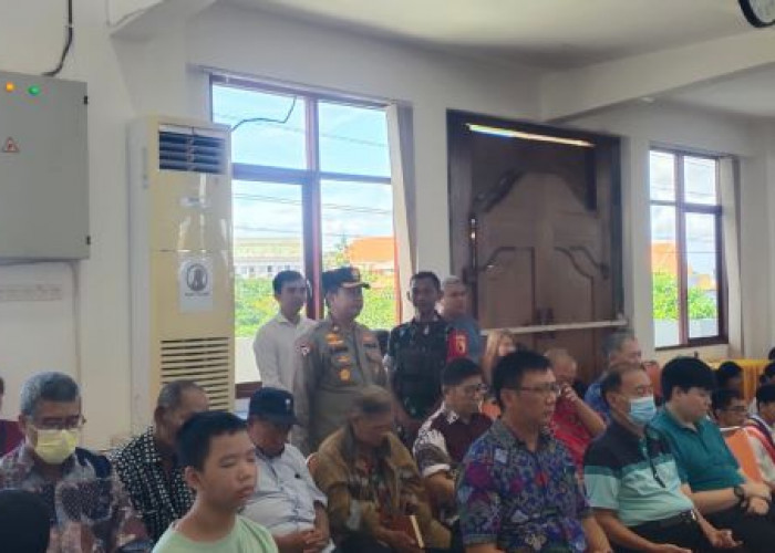 Polsek Tenggilis Mejoyo Amankan Ibadah Puja Waisaka di Vihara BDC Panjang Jiwo Permai