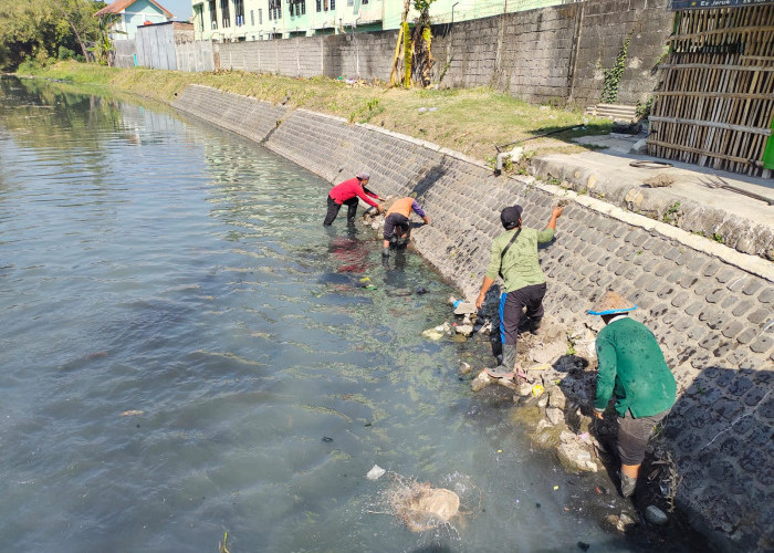Sambut Muktamar Ke-35 NU, PUPR Jombang Normalisasi Drainase dan Siapkan Area Parkir Tambakberas