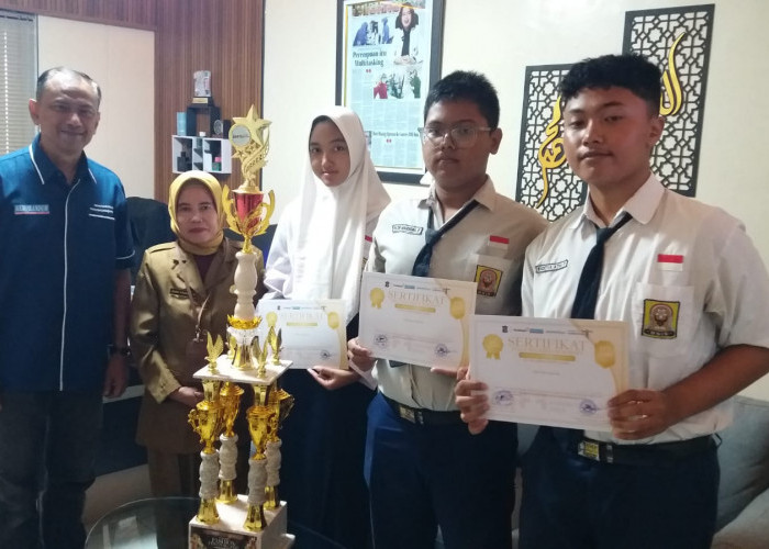 Mengagumkan! Baru Pertama Tampil, Siswa SMPN 57 Surabaya Sabet Gelar Best Costume di SSF 2026