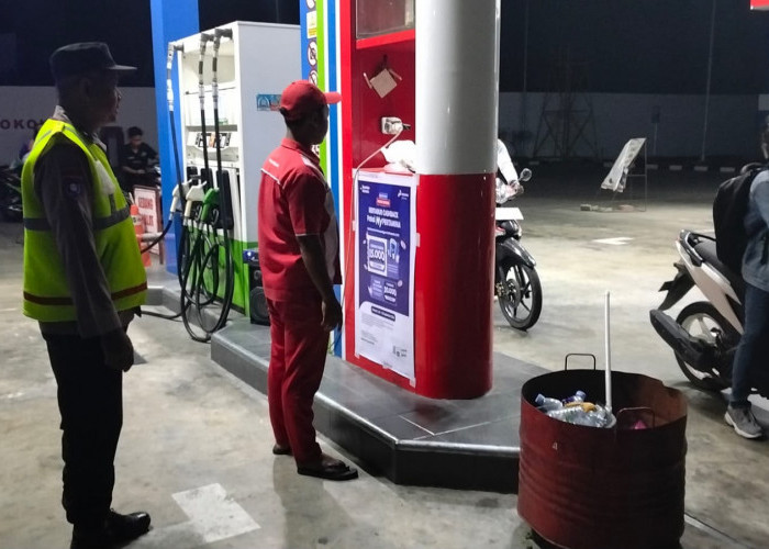 Polisi Ngawi Cek Stok BBM di SPBU Tambakromo, Pastikan Tak Ada Kelangkaan dan Kecurangan
