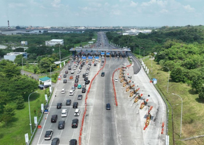 Gerbang Tol Warugunung Jadi Titik Terpadat, Antrean Capai 500 Meter saat Puncak Mudik