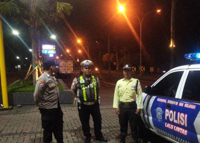 Jaga Kondusifitas Malam Hari, Polsek Lakarsantri Gelar Patroli Kota Presisi di Kawasan Citraland