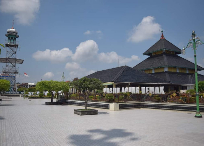 Menelusuri Jejak Sejarah Islam di 5 Masjid Kuno Indonesia