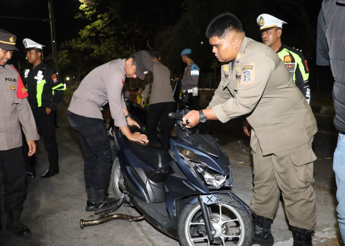 Razia Jembatan Suramadu Jaring Pengendara Knalpot Brong