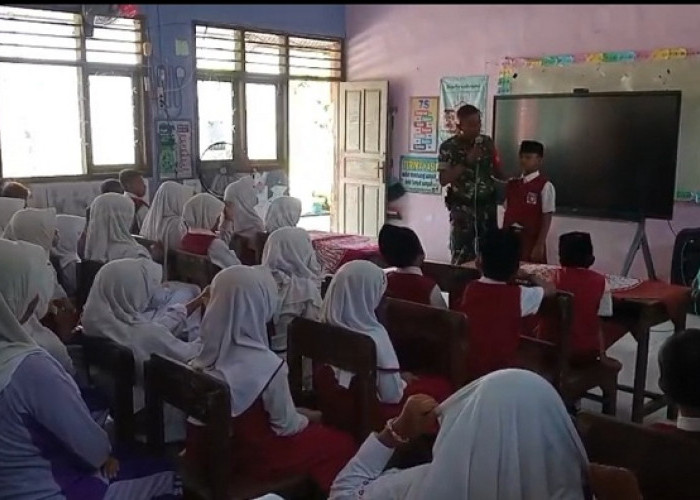 Babinsa Turi Lamongan Tanamkan Wawasan Kebangsaan untuk Bentengi Generasi Digital