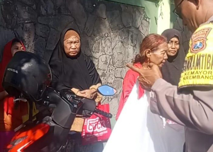 Dekati Warga Lewat Jumat Berkah, Polsek Bubutan Bagikan Makanan dan Sosialisasi Bahaya Gangster