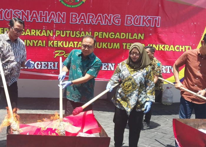 Kejari Kabupaten Mojokerto Musnahkan Narkoba dan Upal Rp1 Miliar