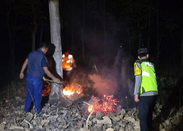 Cek Informasi Karhutla, Polsek Widodaren Temukan Titik Api dan Langsung Dipadamkan