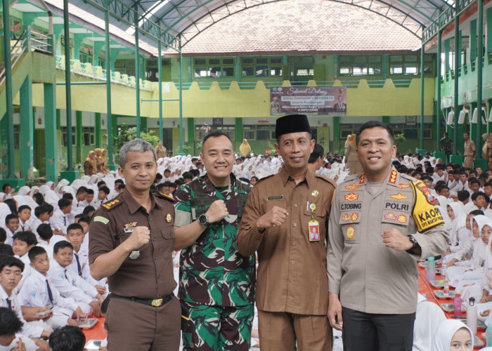 Forkopimda Sidoarjo Tinjau Pembagian Makan Bergizi Gratis di Sekolah