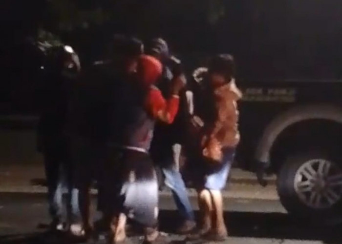 Nekat Terobos Lampu Merah di Simpang Tiga Panji, Pelajar di Situbondo Ditabrak Truk