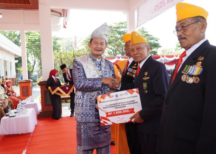 58 Veteran Lamongan Terima Tali Asih Rp 1,5 Juta di Upacara HUT Ke-81 RI