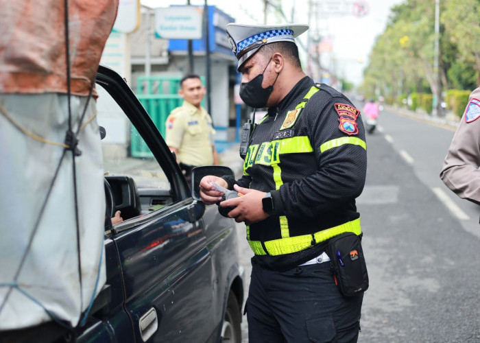 Tingkatkan Kedisiplinan di Jalan, Satlantas Polres Gresik Resmi Operasikan ETLE Handheld