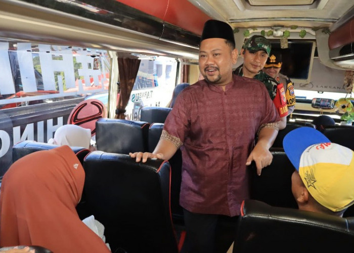 Bupati Gresik Berangkatkan 750 Peserta Mudik Gratis dengan 15 Armada Bus