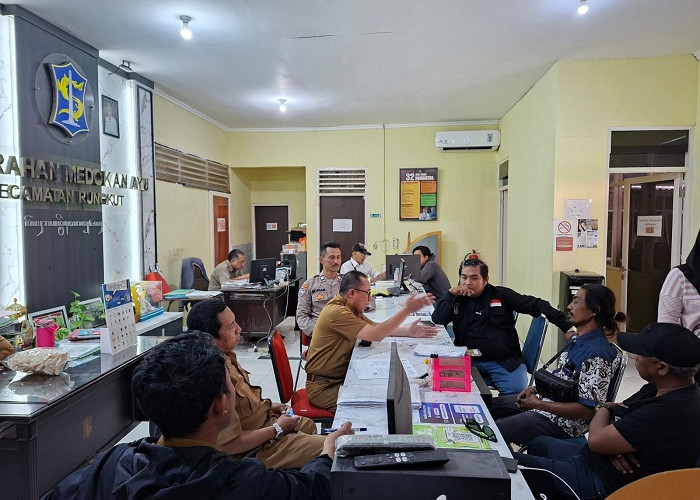 Bhabinkamtibmas Medokan Ayu Sosialisasikan Layanan Call Center 110 Tingkatkan Pelayanan Publik