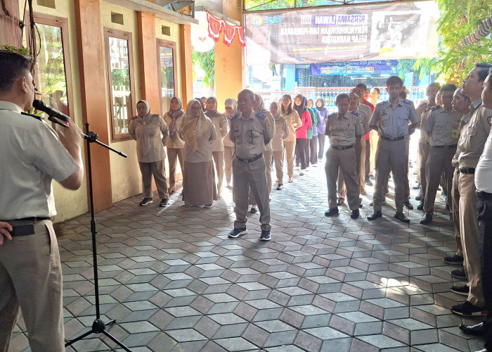 Pegawai Kantah ATR/BPN Tulungagung Upacara Rutin Awal Bulan