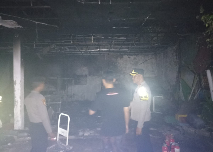 Gudang Perusahaan di Kebet Lamongan Ludes Terbakar, Kerugian Ditaksir Rp150 Juta