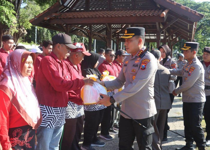 Hari Bhayangkara Ke-79, Polresta Banyuwangi Salurkan 1.500 Paket Sembako