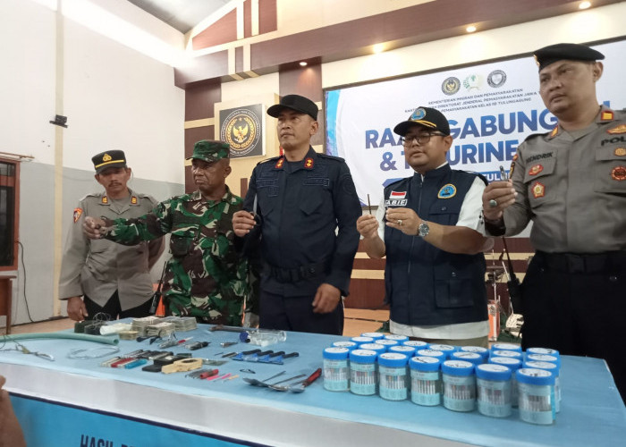 Razia Lapas Tulungagung: 25 Warga Binaan Jalani Tes Urine, Petugas Temukan Gunting hingga Palu