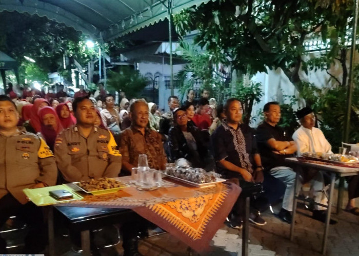 Bhabinkamtibmas Kebraon Hadiri Puncak Perayaan HUT RI ke-79, Jalin Silaturahmi dengan Warga