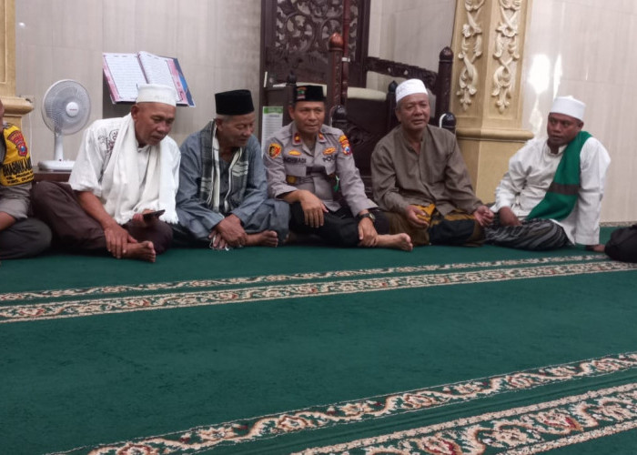 Kapolsek Dukuh Pakis Wujudkan Polisi Lebih Dekat dengan Ulama