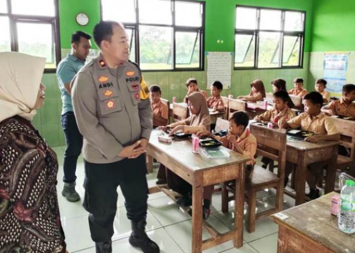 Polres Bangkalan Gelar Makan Siang Bergizi di SDN Kramat 1