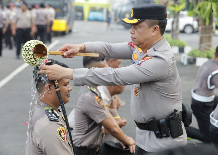 Kado Akhir Tahun, 261 Personel Polrestabes Surabaya Naik Pangkat