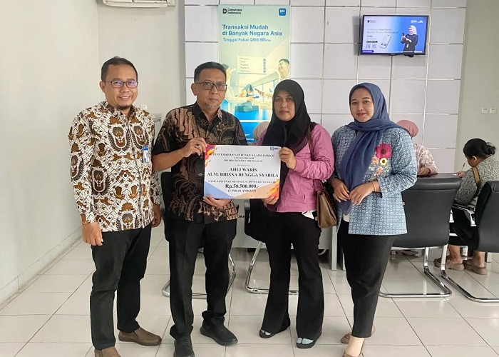 BRI Trenggalek Serahkan Klaim Asuransi Rp58,5 Juta kepada Ahli Waris Nasabah