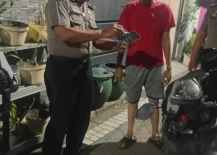 Cegah Maling Motor, Kapolsek Krembangan Blusukan Bagi Kunci Ganda ke Warga 