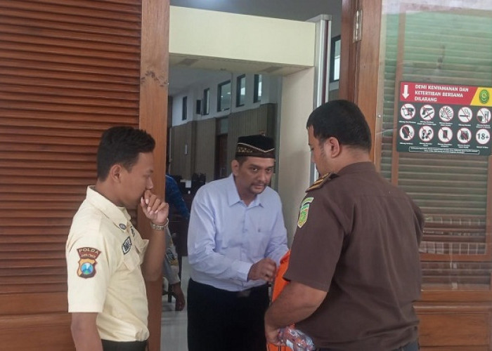 Warga Ngasem Kediri Didakwa Gelapkan Delapan iPhone Pro Max