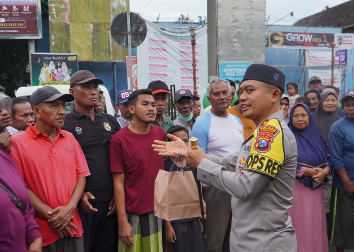 Kapolres Pasuruan Turun Langsung Bagi 500 Takjil untuk Warga