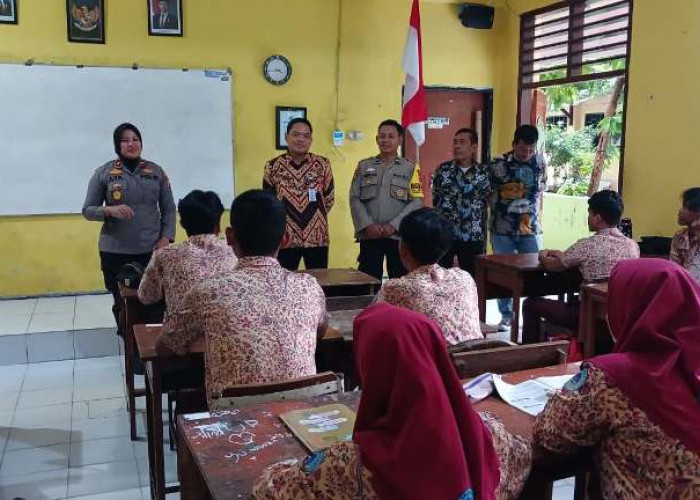 Cegah Tawuran dan Aksi Unjuk Rasa, Kapolsek Wiyung Beri Pembekalan Siswa SMAN 22 Surabaya