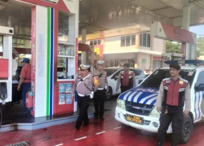 Pastikan Stok BBM Aman, Polsek Lakarsantri Gencarkan Patroli dan Pengecekan di Sejumlah SPBU