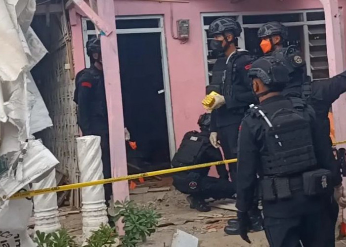 Tim Jihandak Polda Jatim Selidiki Kasus Teror Bom Ikan di Rumah Ketua KPPS Pamekasan Madura