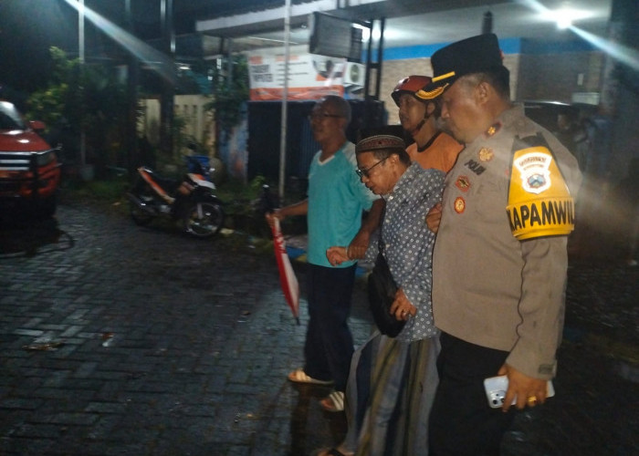 Diterjang Angin Kencang, Kapolsek Gedangan Datangi Rumah Warga Terdampak