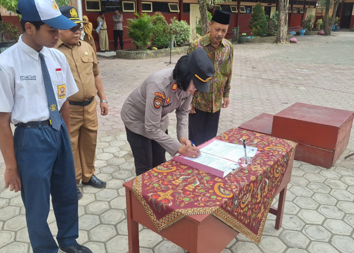 Kapolsek Karangrejo Ajak Pelajar SMP Tertib Berlalulintas dan Jauhi Perbuatan Melanggar Hukum